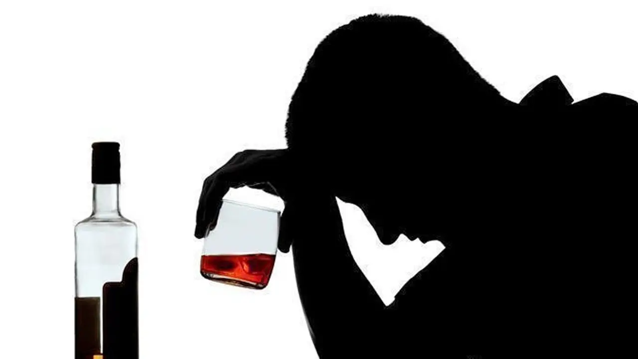 ইরানে বিষাক্ত মদ পান করে ১০ জনের মৃত্যু