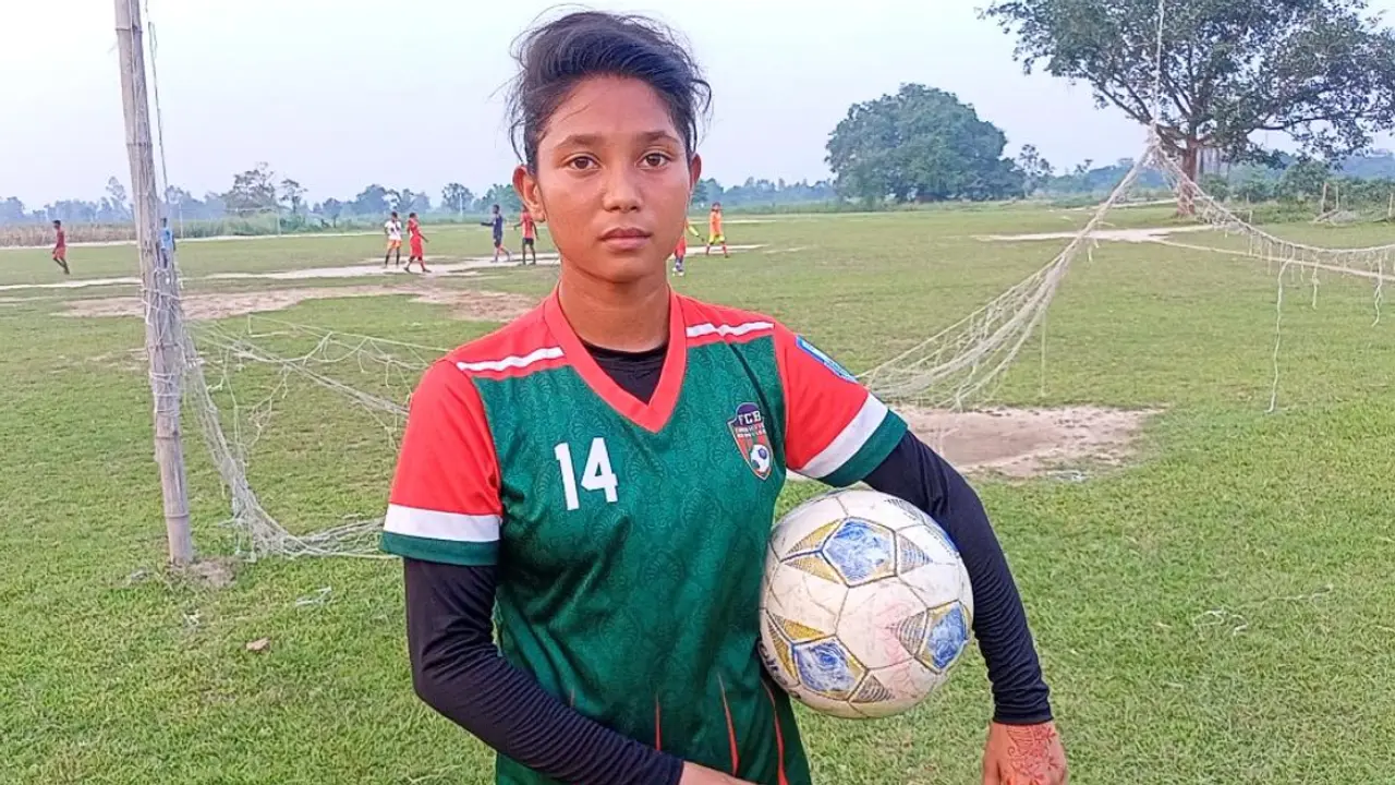 বাবা ভ্যানচালক, মা বেচেন চা, মেয়ে যাচ্ছেন পর্তুগাল