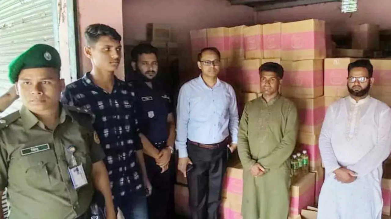 খাগড়াছড়িতে ৪ গুদামে মিলল ৫৭ হাজার লিটার সয়াবিন তেল