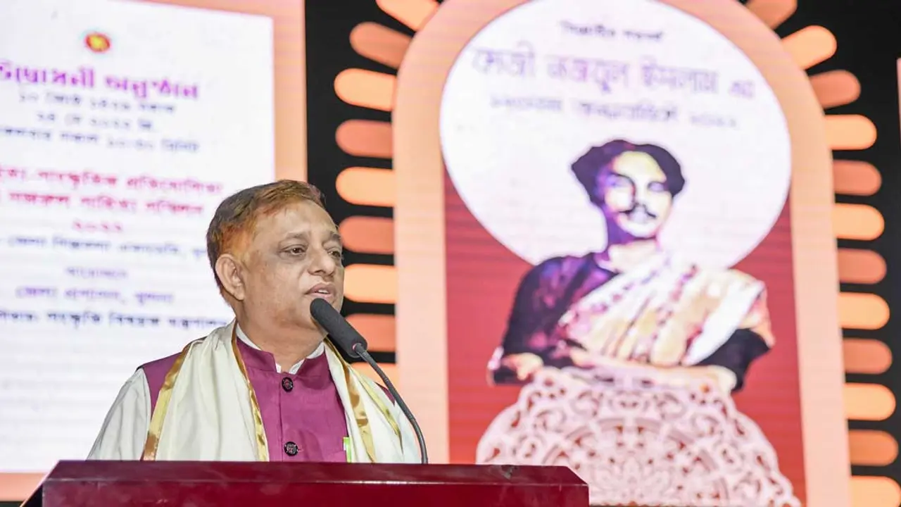 ঘুমন্ত বাঙালিকে কবিতার মাধ্যমে জাগিয়ে তুলেছিলেন নজরুল