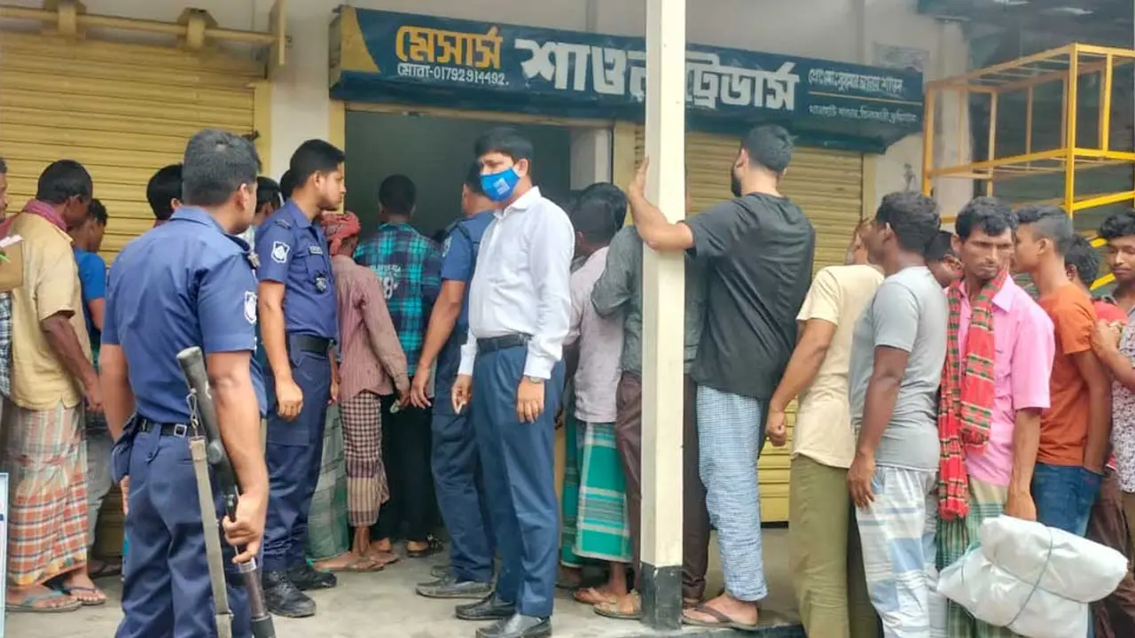 কুড়িগ্রামে ১২২৪ বোতল সয়াবিন তেল উদ্ধার