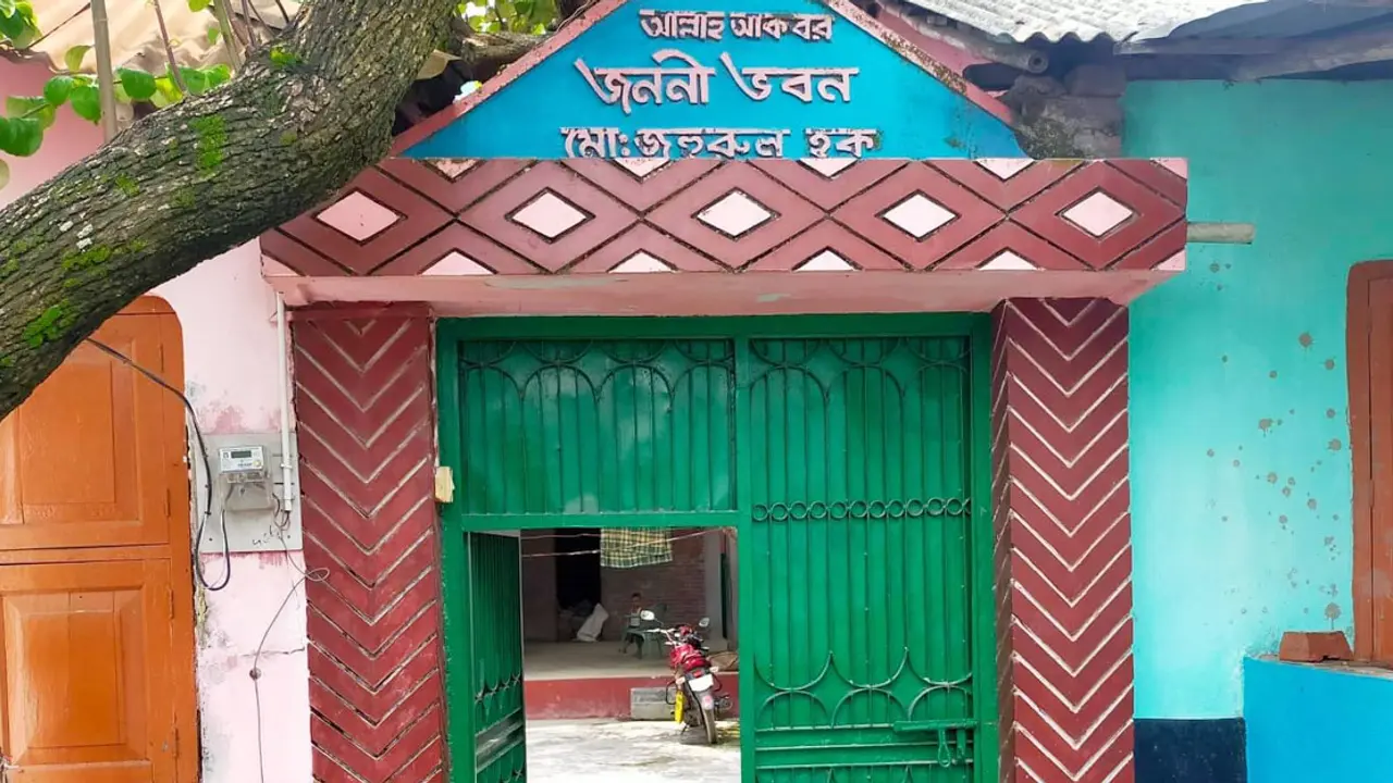 বাড়িতে ঢুকে মাথায় অস্ত্র ঠেকিয়ে তরুণীকে বিয়ে