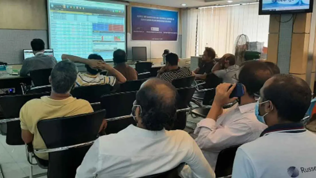 এবারের ধসে ক্ষতিগ্রস্ত সাড়ে ১৫ লাখ বিনিয়োগকারী