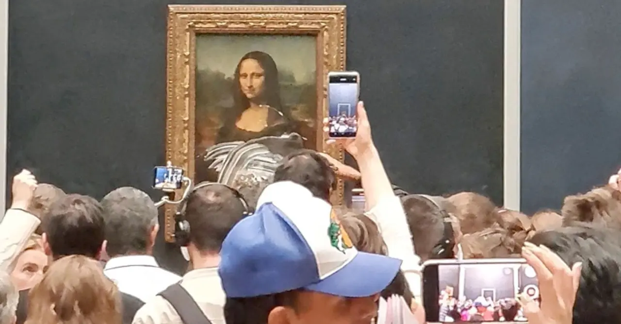 ফ্রান্সে মোনালিসার চিত্রকর্মে ‘কেক হামলা’