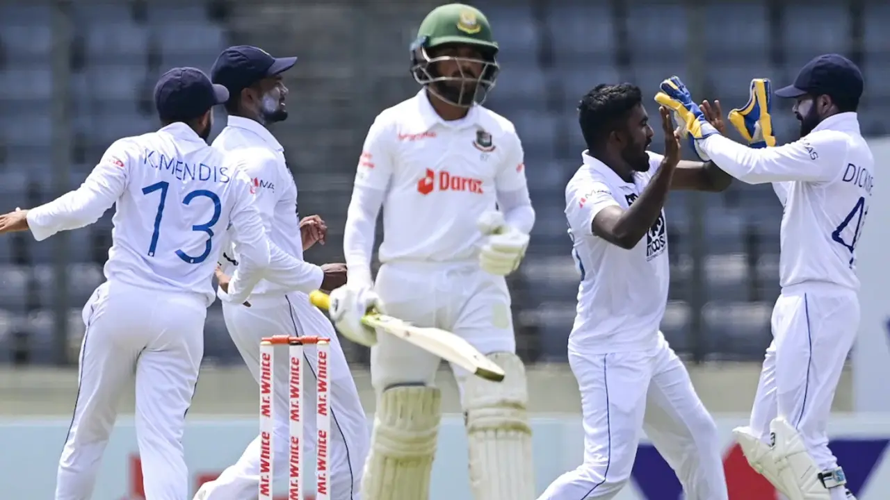 ইনিংস হারের শঙ্কা নিয়ে চতুর্থ দিন শেষ করল বাংলাদেশ