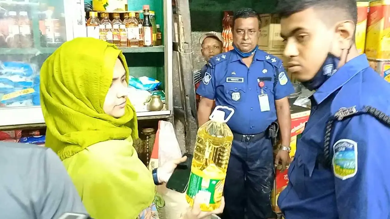 দোকানে লুকানো পুরোনো দামের সয়াবিন, ব্যবসায়ীকে জরিমানা