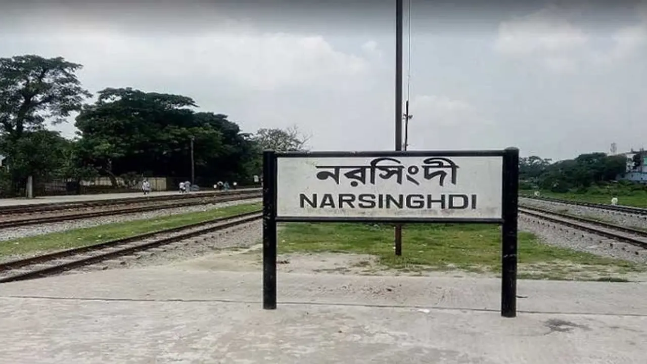 ‘অশালীন’ পোশাক পরার অভিযোগে তরুণীকে হেনস্তা, আটক ১