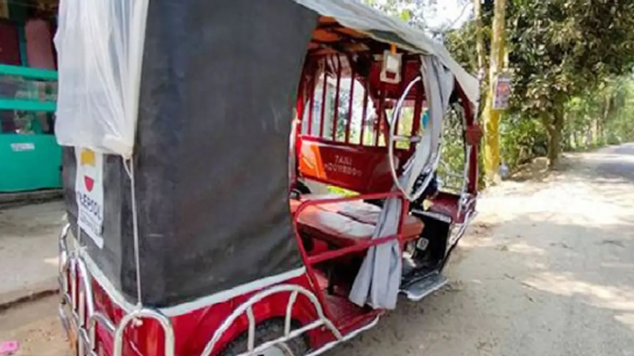 অপহরণ থেকে বাঁচতে চলন্ত অটোরিকশা থেকে স্কুলছাত্রীর লাফ
