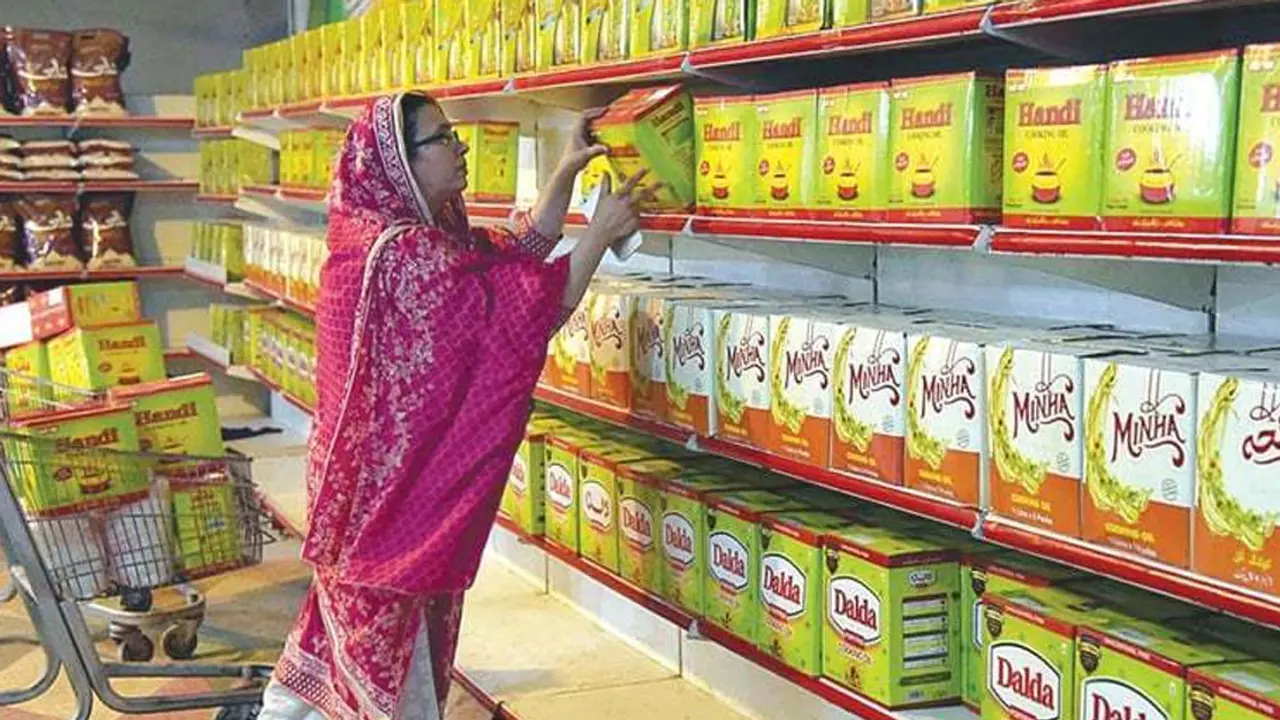 নজিরবিহীন মূল্যবৃদ্ধি, পাকিস্তানে এক লিটার রান্নার তেল ৬০৫ রুপি