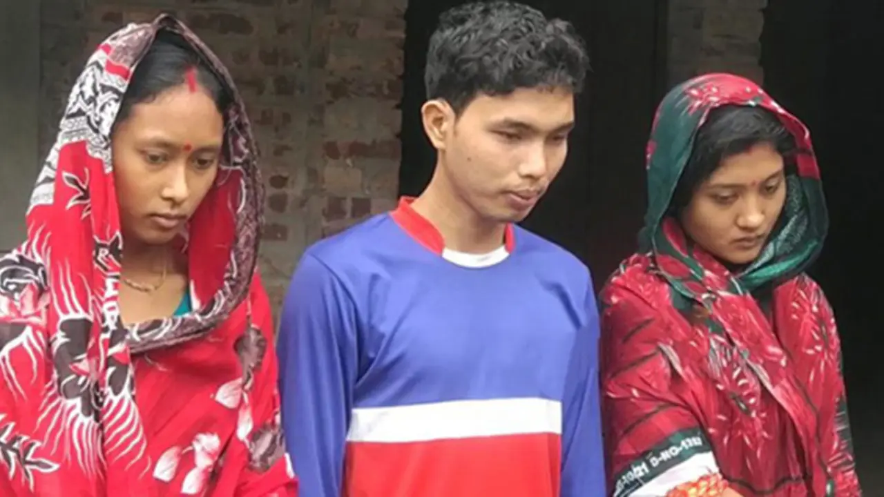 দুই স্ত্রীকে নিয়ে সংসার করতে পারছেন না রোহিনী