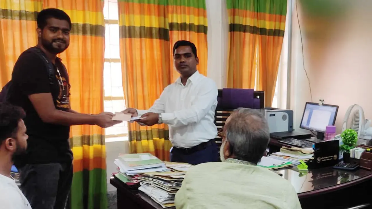 যাত্রীকে ফেলে যাওয়ায় জরিমানা গুনলেন বাস মালিক