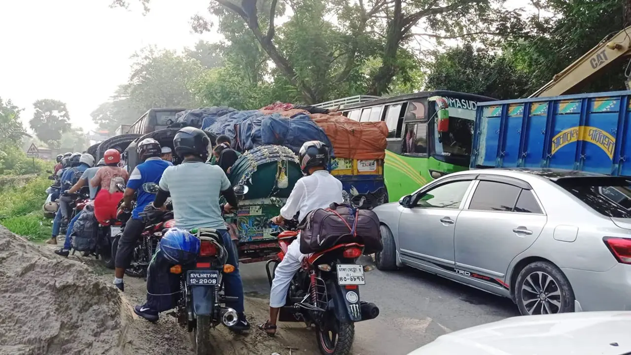 দৌলতদিয়ায় ৯ কিলোমিটার যানজট