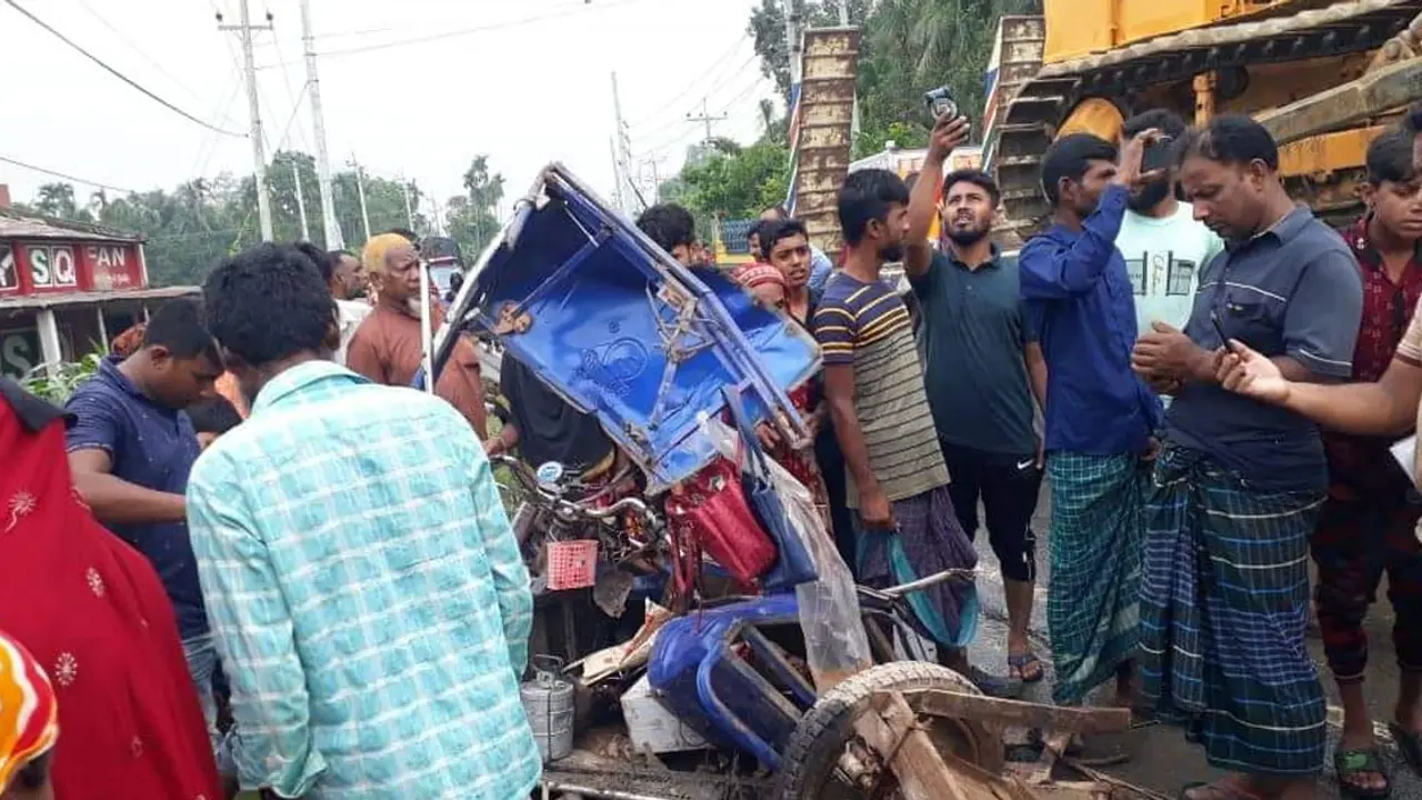 রাজবাড়ীতে সড়কে একই পরিবারের ৫ জনসহ নিহত ৬