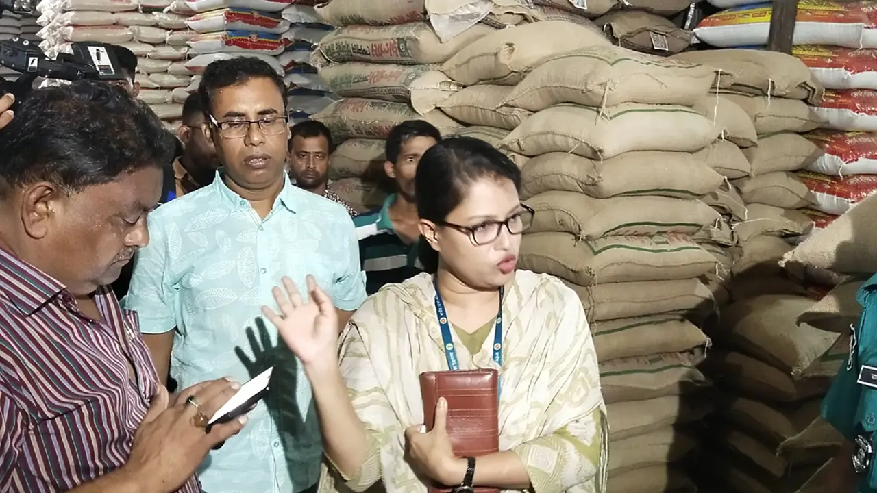 কৃষি মার্কেটে অভিযান, পালালেন চাল ব্যবসায়ীরা