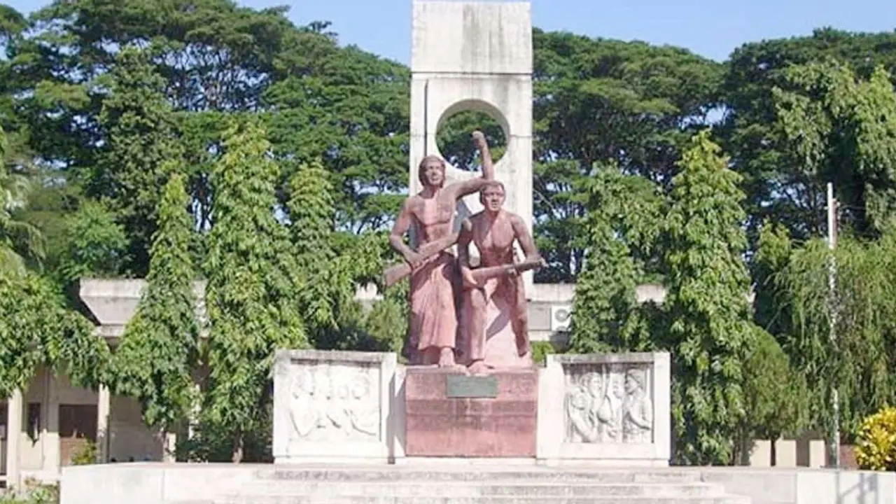 জাম পাড়াকে কেন্দ্র করে রাবি ছাত্রলীগের ২ গ্রুপের সংঘর্ষ