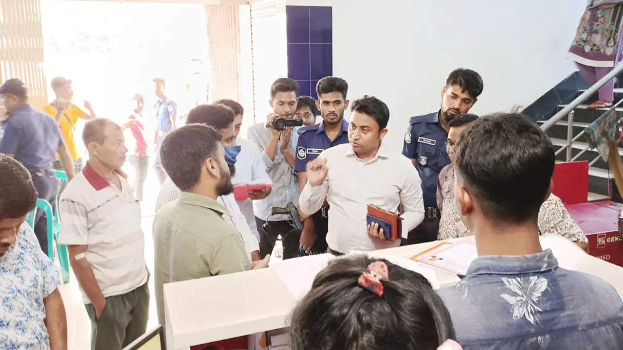 সাতক্ষীরায় ১০ অবৈধ ক্লিনিক-ডায়াগনস্টিক সেন্টার বন্ধ ঘোষণা