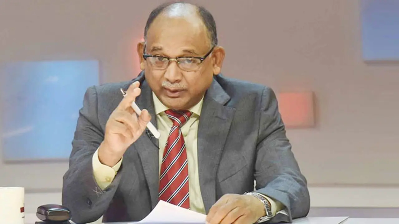 ‘স্ত্রীর ভুলে’ বিব্রত রেলমন্ত্রী