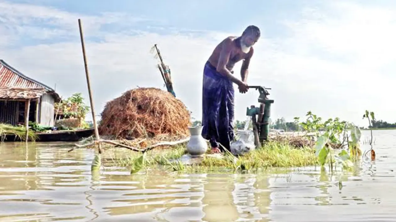 বিশুদ্ধ পানির অভাবে দুর্ভোগে সিলেটের মানুষ