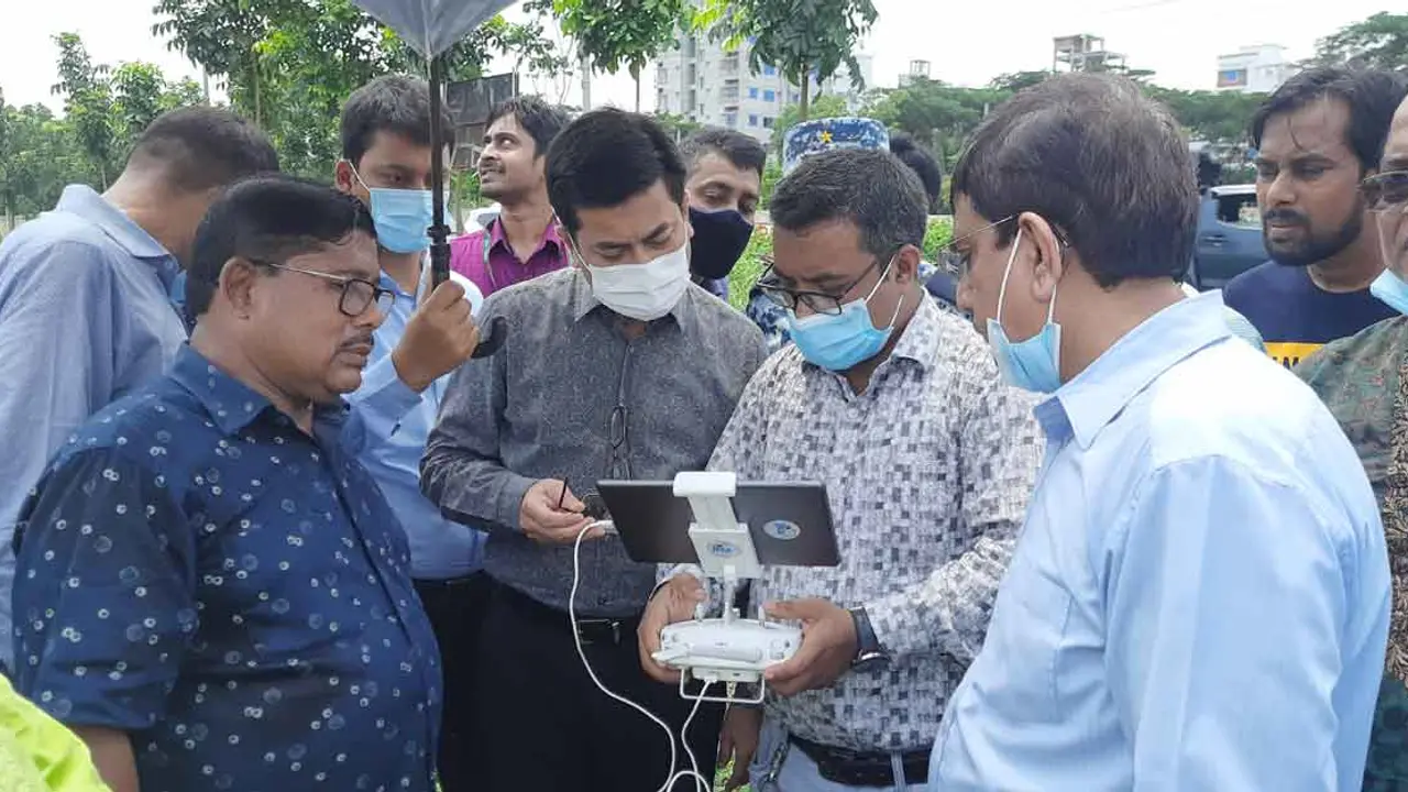 ড্রোনে খালের সীমানা দেখে অবৈধ স্থাপনা গুঁড়িয়ে দিতে বললেন মেয়র