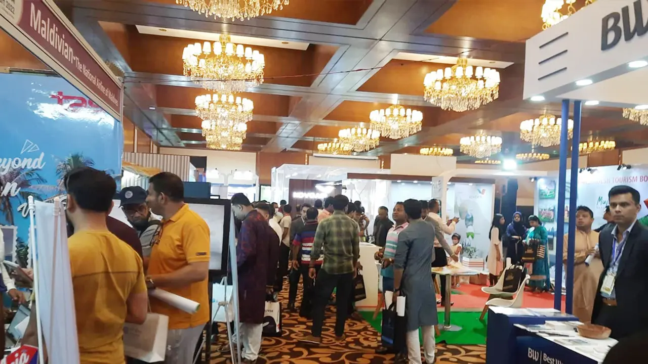 ছুটির দিনে জমজমাট পর্যটন মেলা