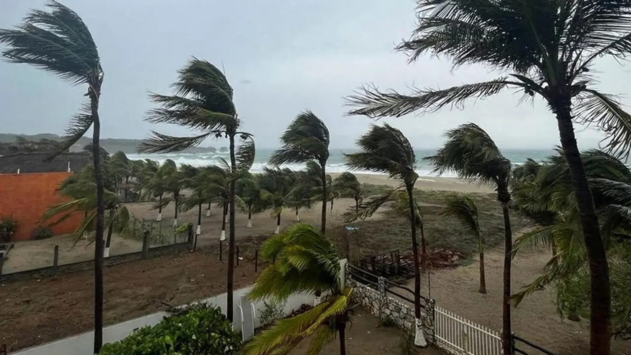 হ্যারিকেন আগাথা’র তাণ্ডবে মেক্সিকোতে নিহত ১০