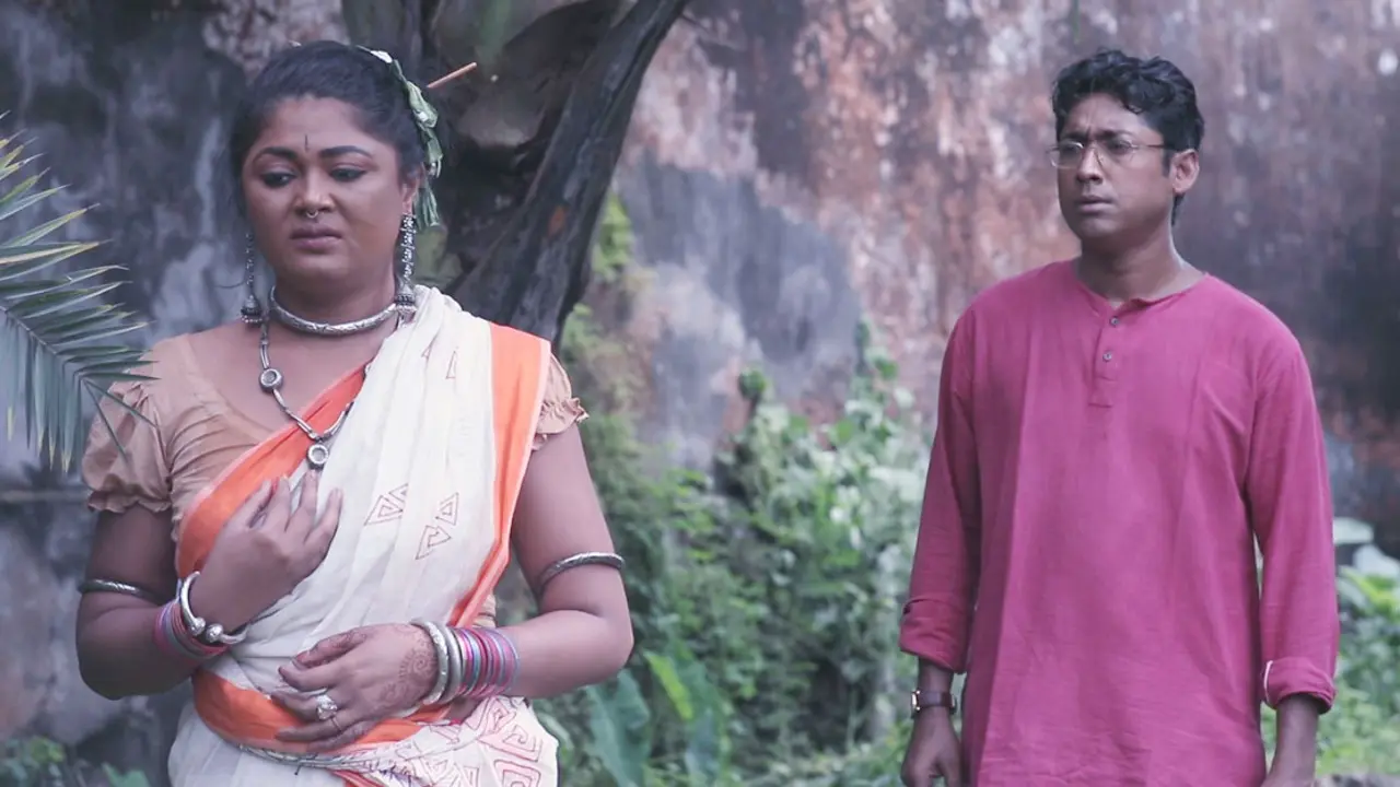 কাজরীর কালো হরিণ চোখ রুদ্রকে আকৃষ্ট করে