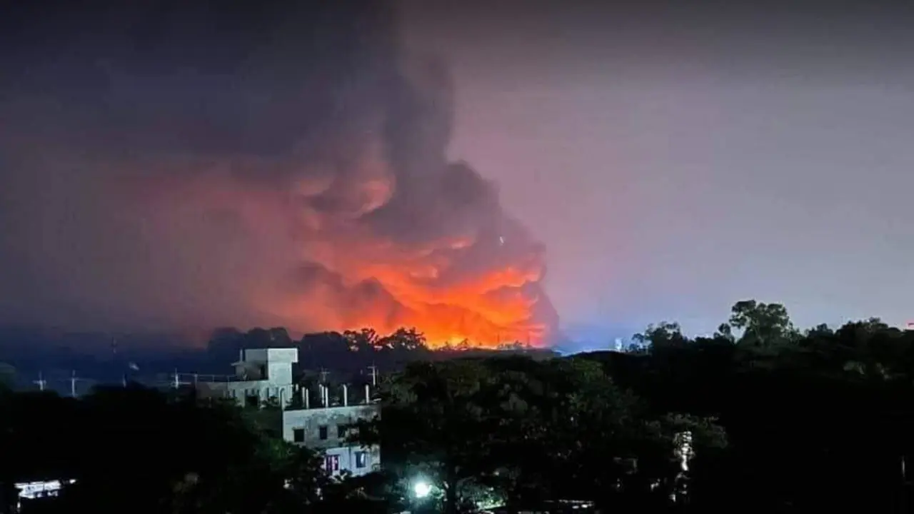সীতাকুণ্ডের আগুনে ৯ পুলিশ সদস্য আহত