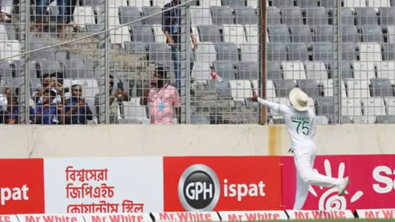 ফিল্ডিংয়ে নেমে ‘টিকটক’ নিয়ে সাকিবের রসিকতা