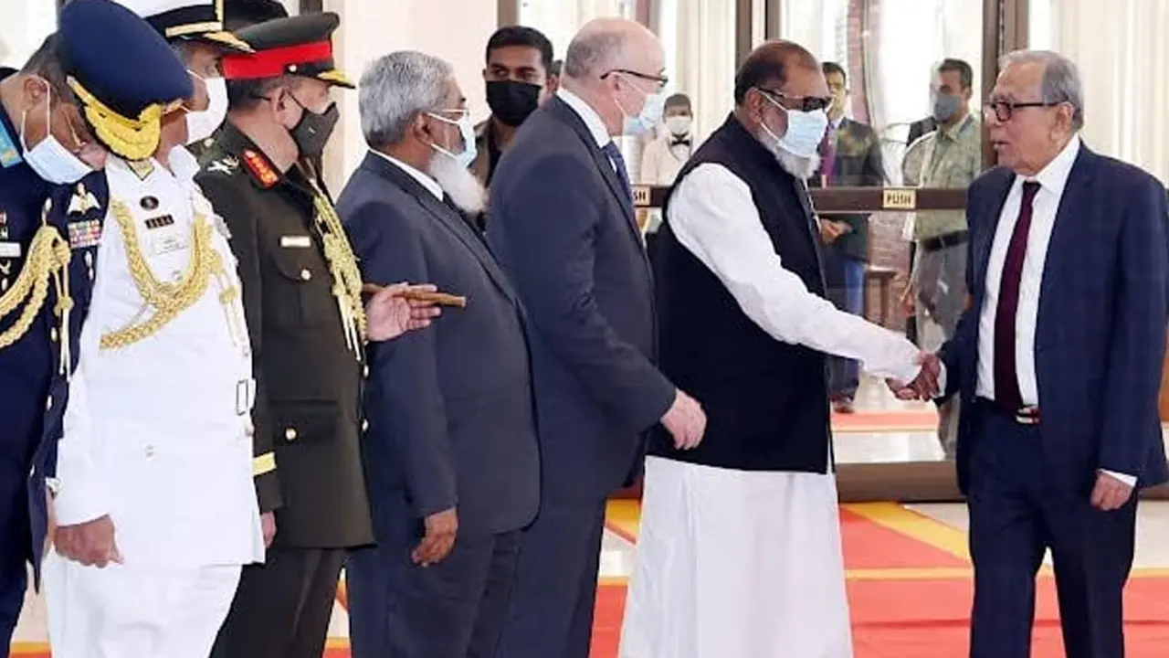 দেশে ফিরেছেন রাষ্ট্রপতি