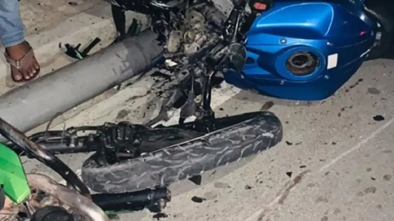 গাড়ির ধাক্কায় মোটরসাইকেলের দুই আরোহী নিহত