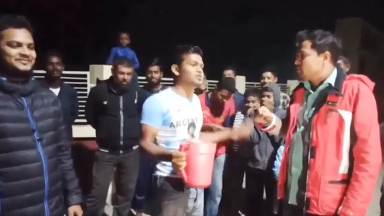 দুধ দিয়ে গোসল করে আর্জেন্টিনার সমর্থন প্রত্যাহার!