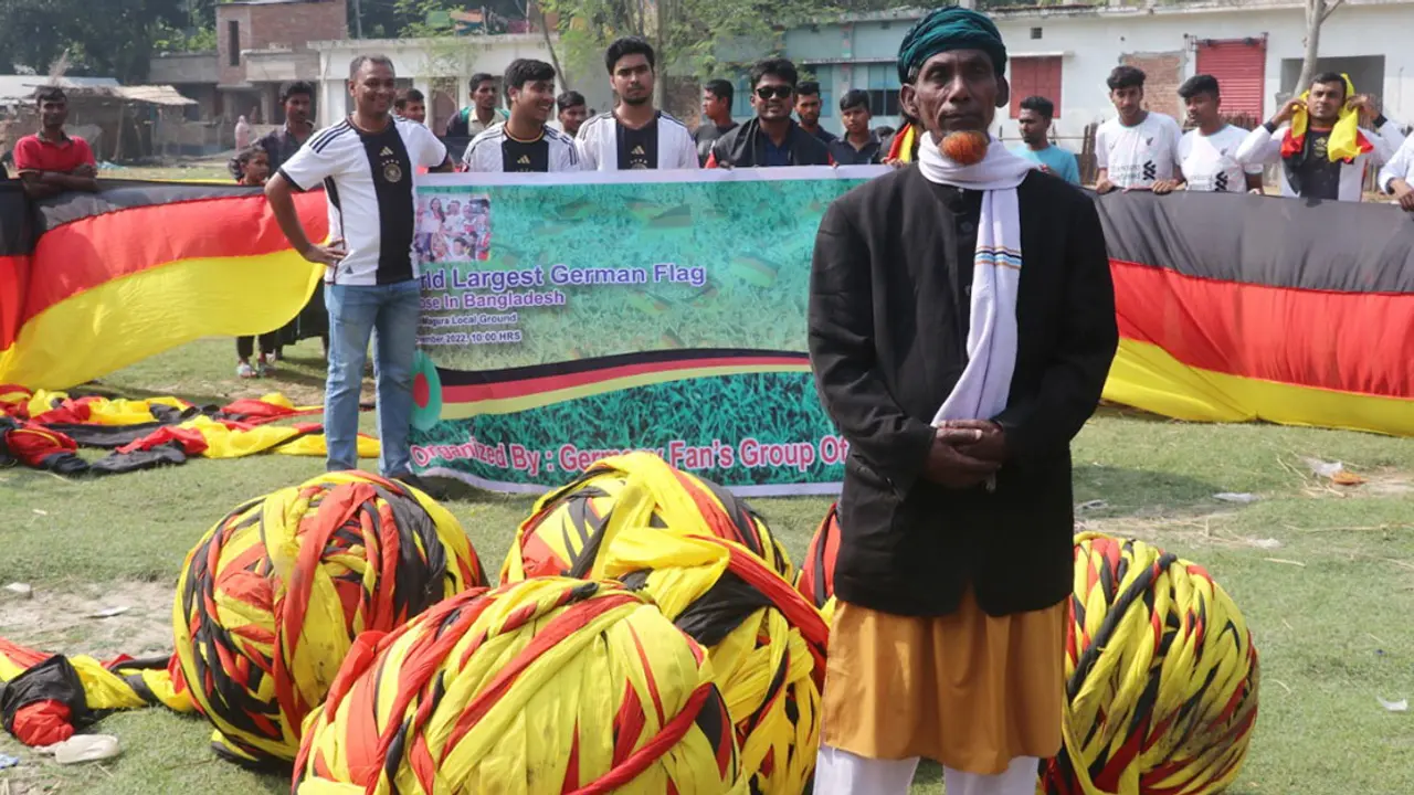 আর জার্মানির পতাকা তৈরি করবেন না মাগুরার আমজাদ!