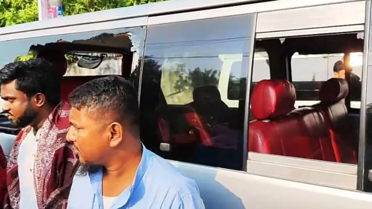বরিশালে ইশরাকের গাড়িবহরে হামলা, আহত ৯