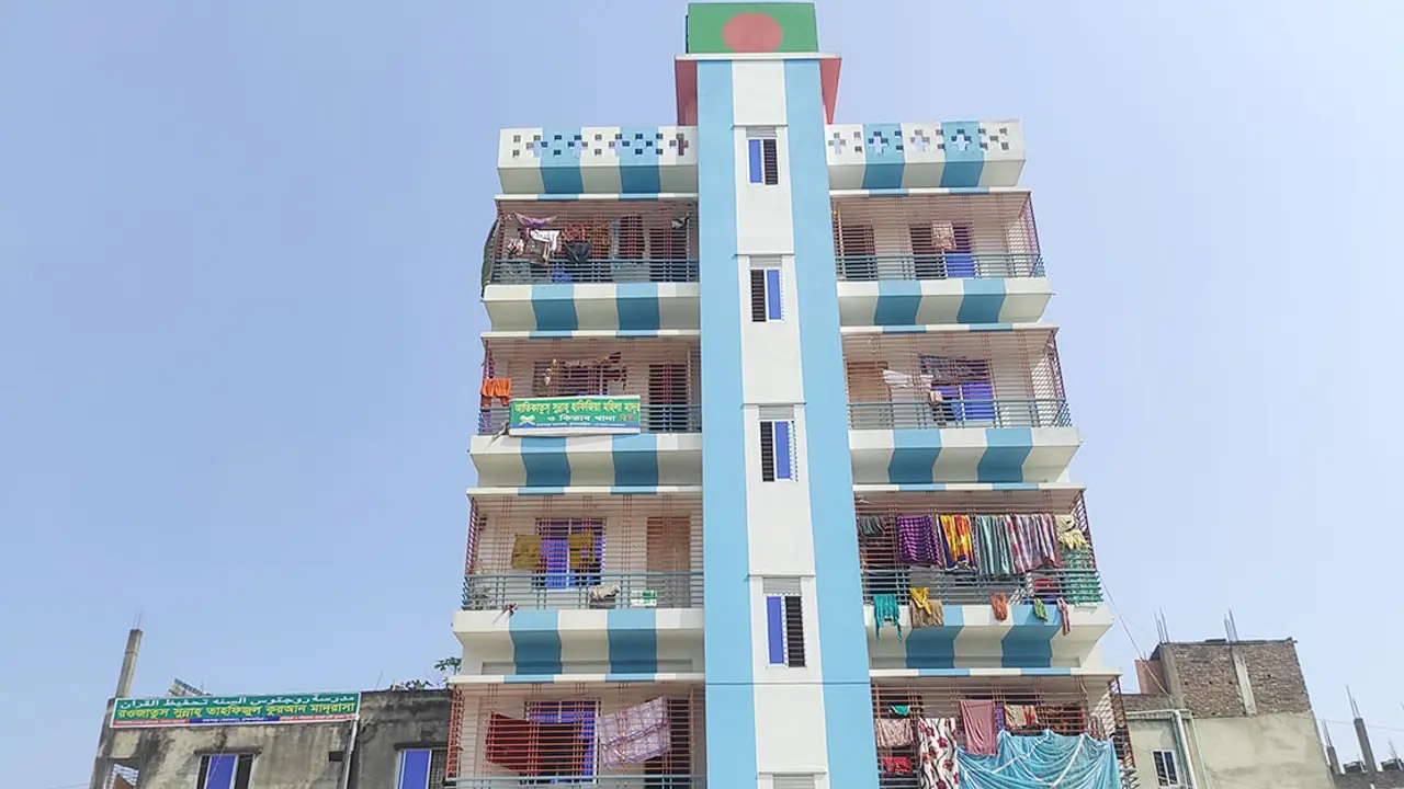 ব্রাহ্মণবাড়িয়ায় ‘আর্জেন্টিনা বাড়ি’ দেখতে ভিড়