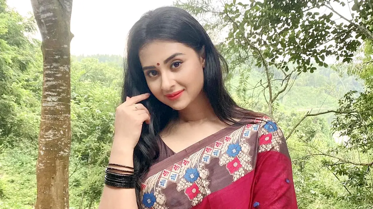 সাংবাদিক ক্যামেরা দেখেই সরে গেলেন বুবলী
