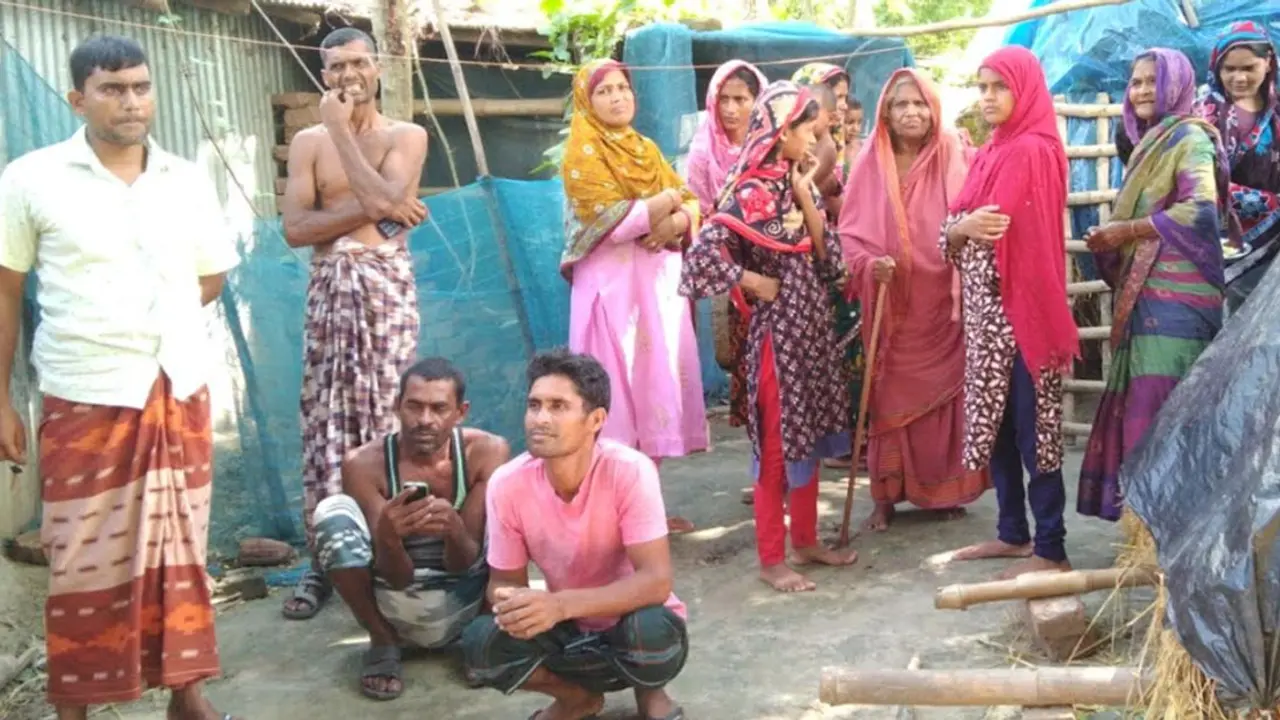ডিলারের দুর্নীতির মাশুল গুনছেন খাদ্যবান্ধব কর্মসূচির সুবিধাভোগীরা