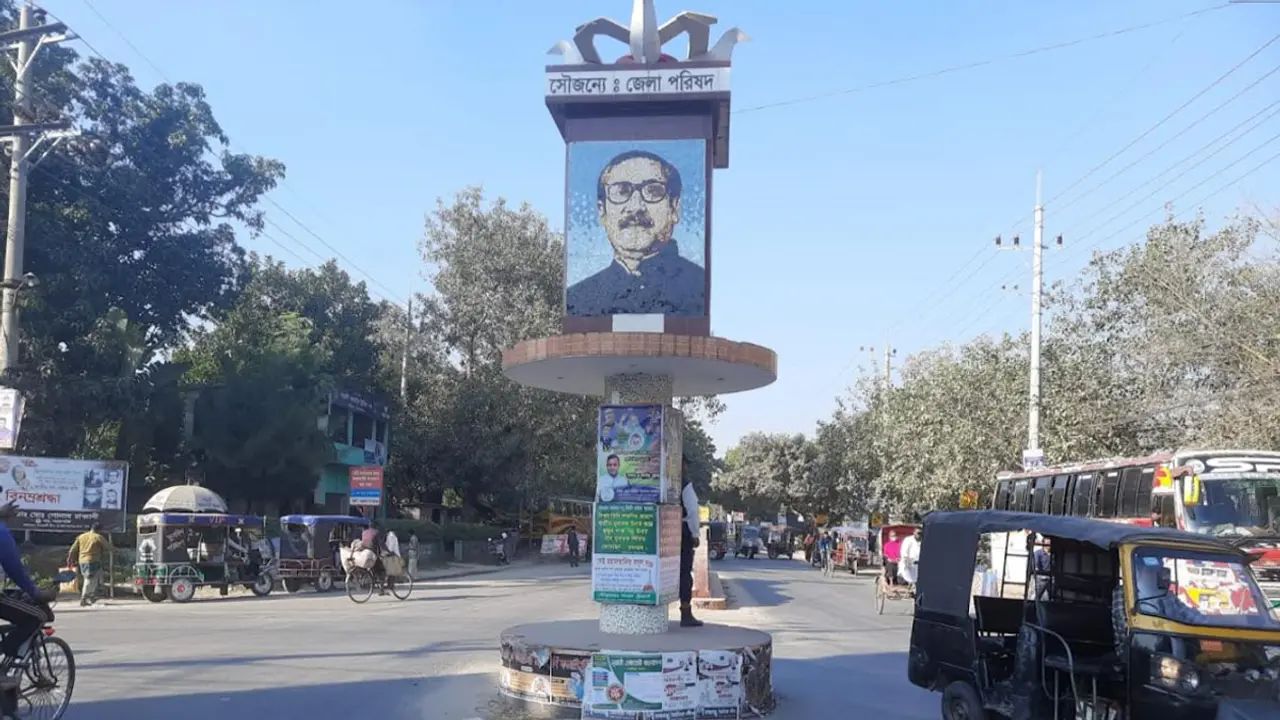 চাঁপাইনবাবগঞ্জে শুরু হয়েছে অনির্দিষ্টকালের পরিবহন ধর্মঘট