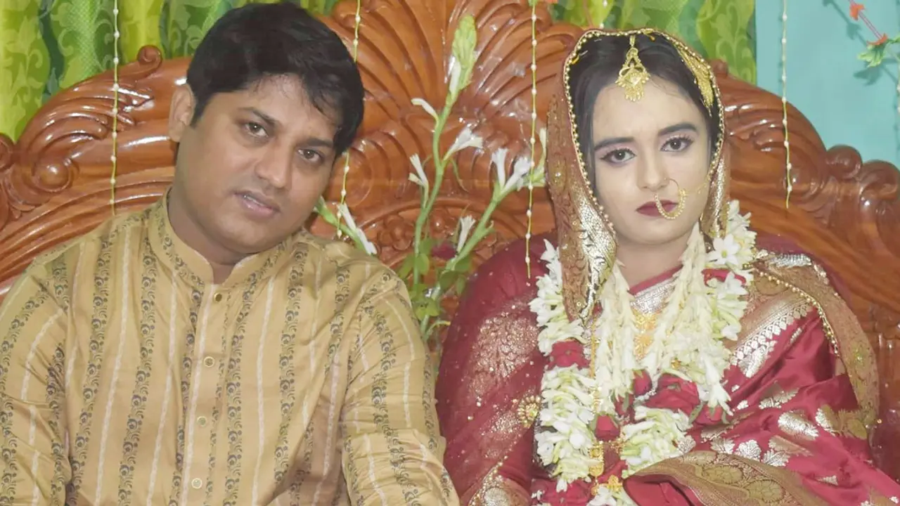 দেনমোহরে ১০১ বই, প্রশংসায় ভাসছেন নবদম্পতি