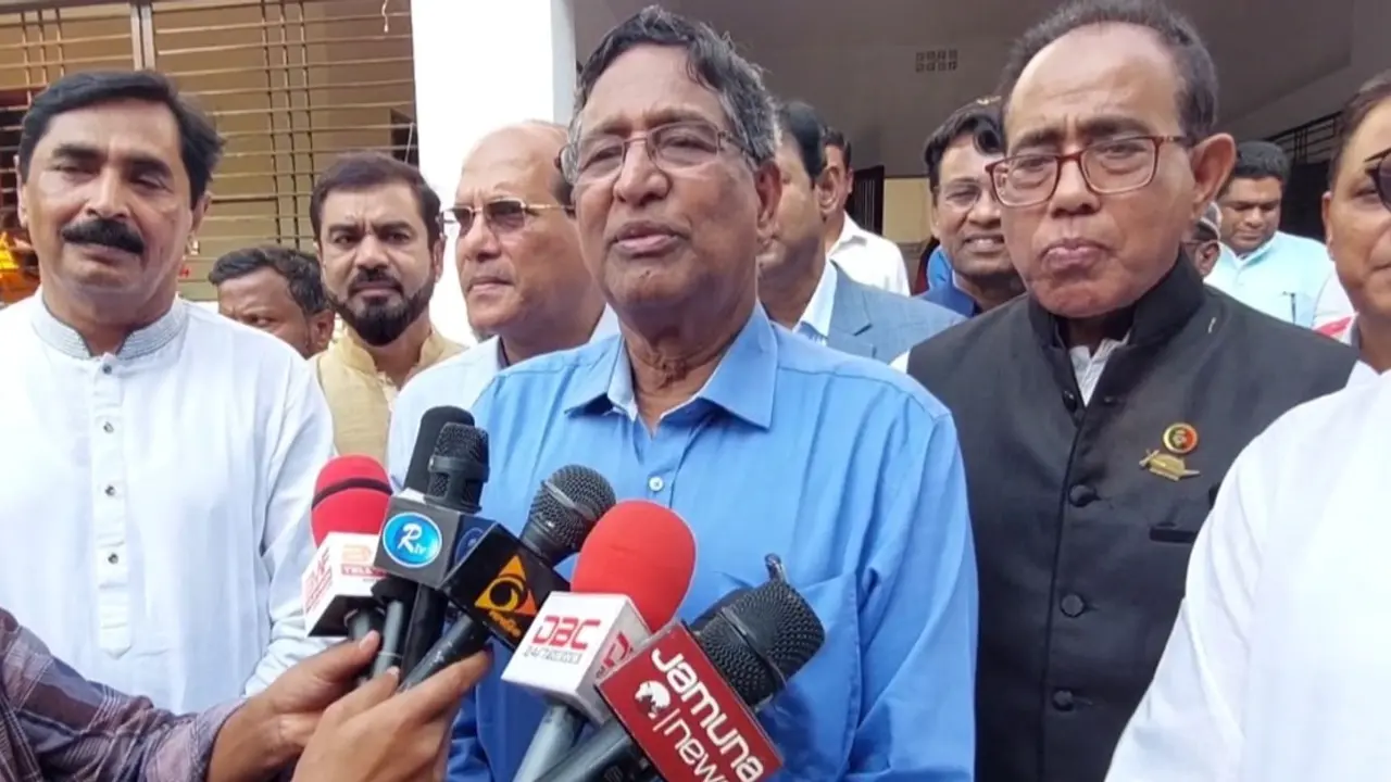 হেফাজত হতে চাইলে ‘পরিষ্কার’ হয়ে যাবেন, ‘১০ ডিসেম্বর’ নিয়ে রাজ্জাক