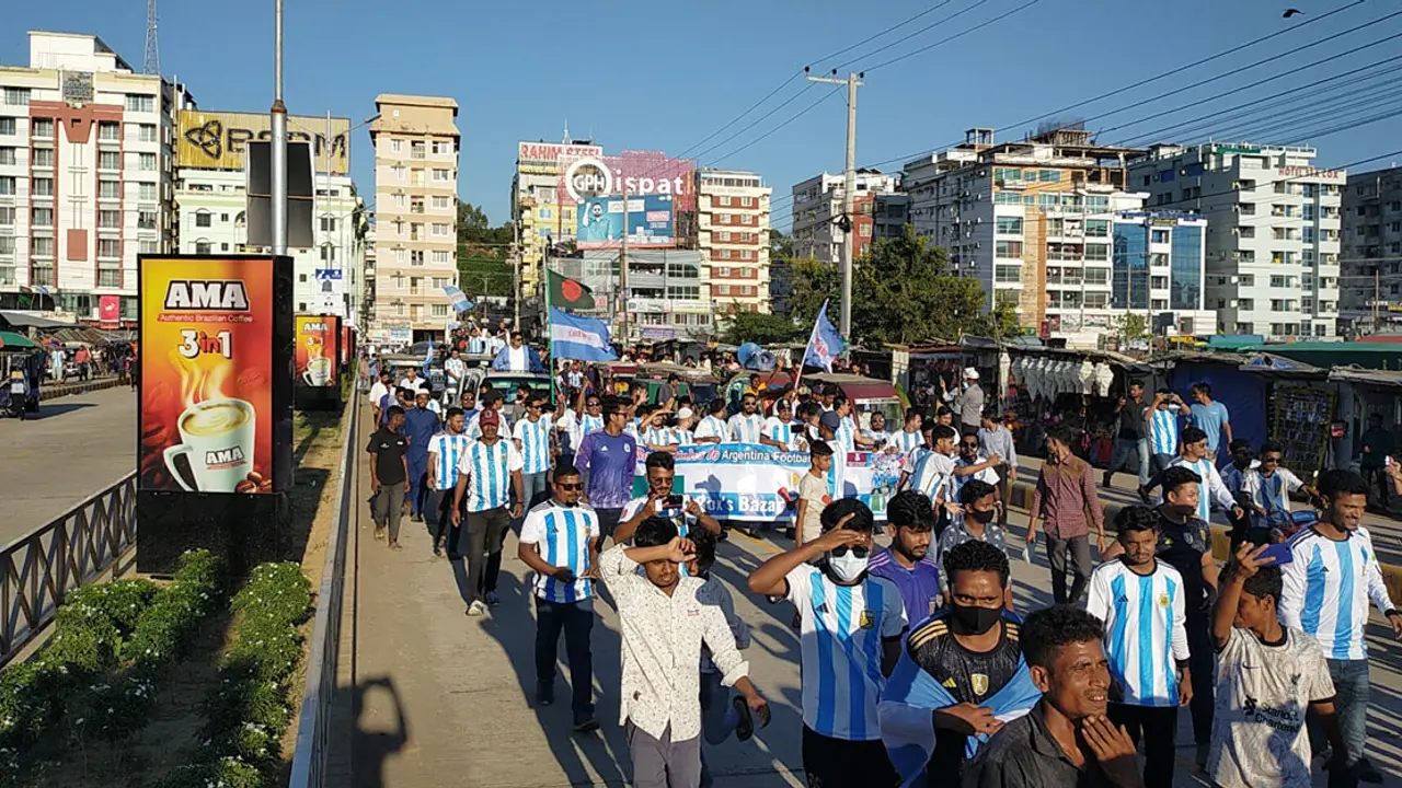 কক্সবাজারে আনন্দে মাতলেন হাজারো আর্জেন্টিনা সমর্থক
