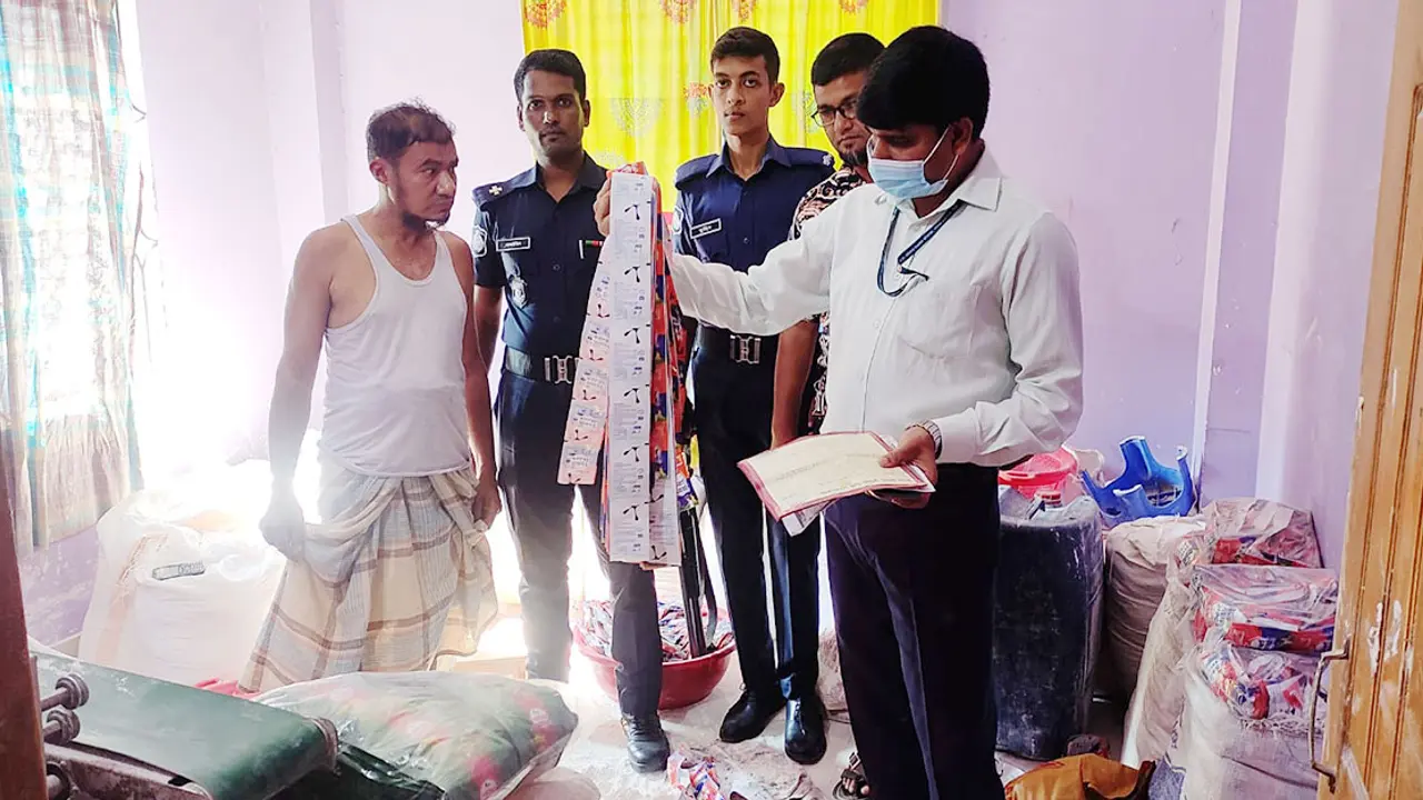 বাসায় নিজেই সার্ফ এক্সেল ও চা-পাতা বানাচ্ছিলেন কামাল