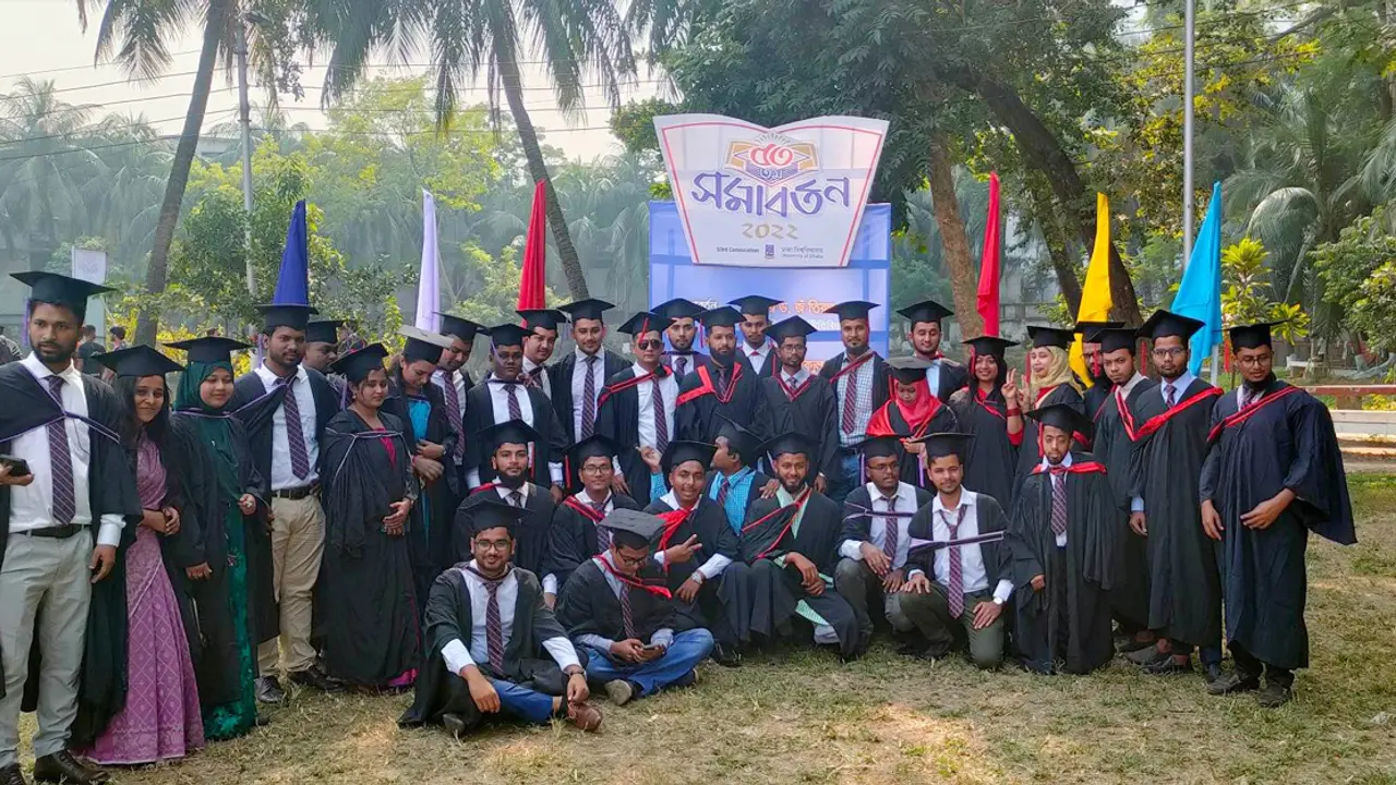 ৫৩তম সমাবর্তন : ঢাকা কলেজে নিষ্প্রাণ মহড়া