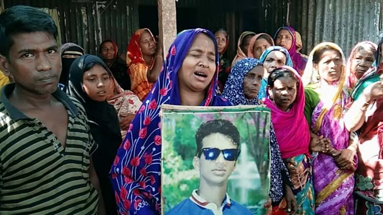 ‘আমার ময়না না খাইয়া মরছে গো’