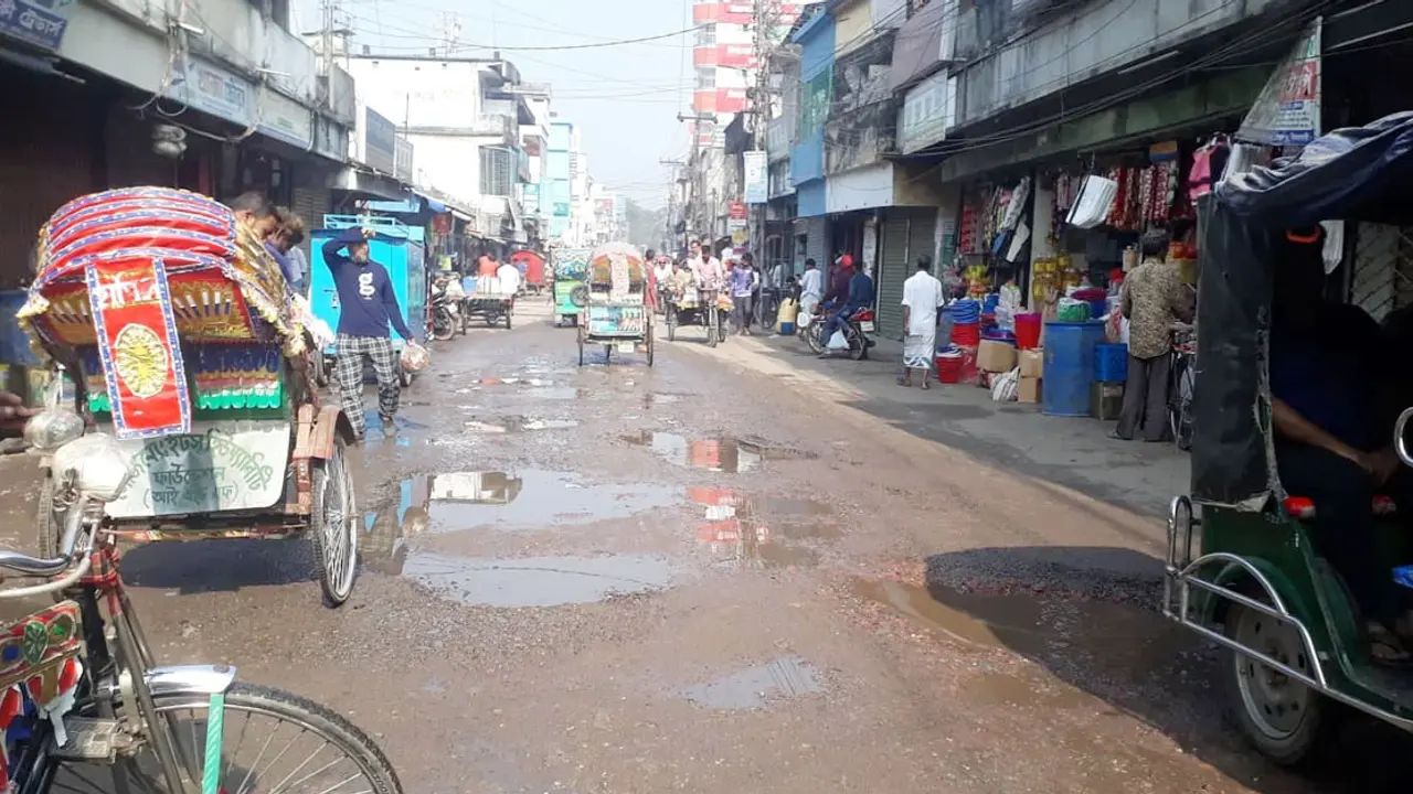 সৈয়দপুর পৌরসভার ১৫ সড়কের বেহাল দশা, ভোগান্তি চরমে