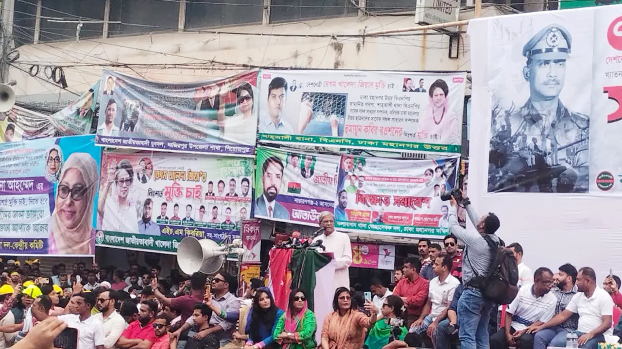 ‘ঋণের আশ্বাস পেয়ে ডুগডুগি বাজাচ্ছে সরকার’