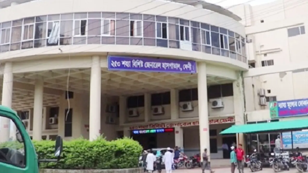 ফেনীতে বাস-কাভার্ড ভ্যান সংঘর্ষে প্রাণ গেল ৪ জনের