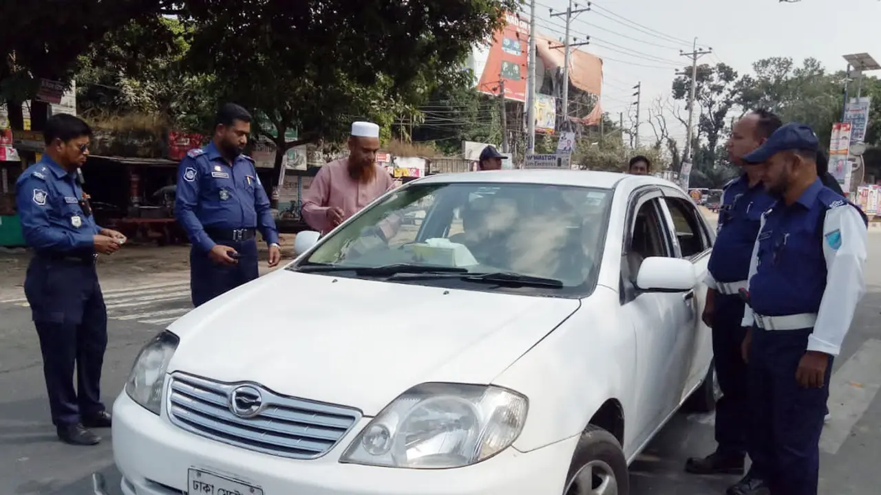 বিএনপির সমাবেশ ঘিরে ফরিদপুরে রাস্তায় পুলিশের তল্লাশি