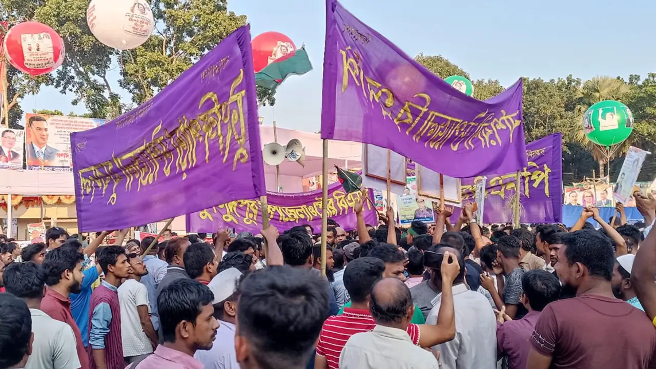 এক দিন আগেই মিছিল-স্লোগানে মুখর ফরিদপুরের সমাবেশস্থল