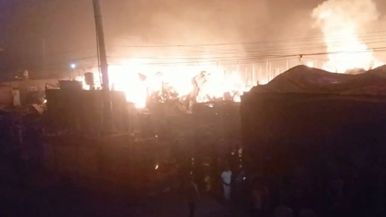 গাজীপুরে ঝুটের গুদামে আগুন