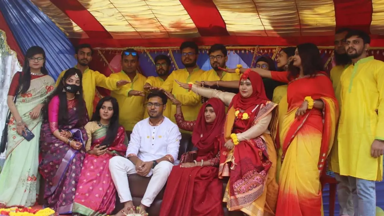 নিজ ক্যাম্পাসে ইবি ছাত্রের গায়ে হলুদ